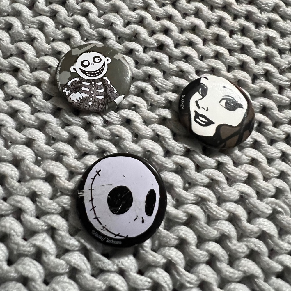 Disney pin pack - black and white